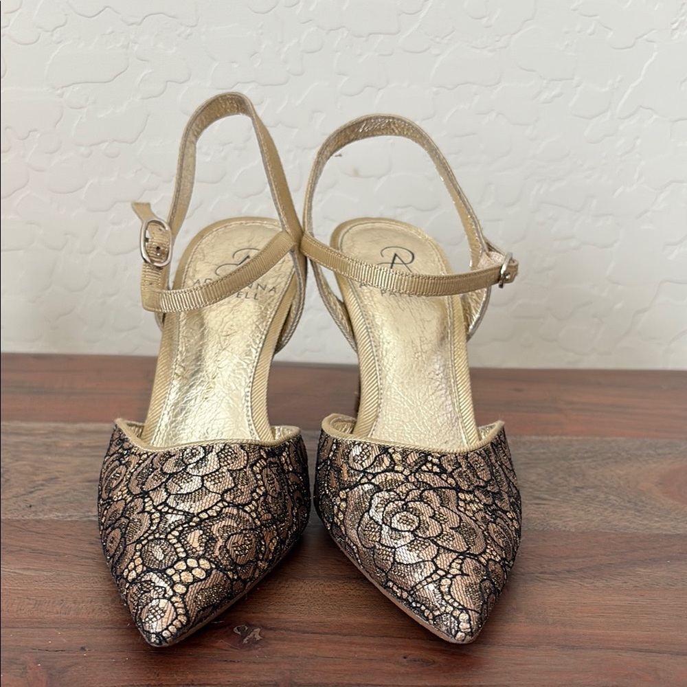 Adrianna Papell Gold and Black Heels with Ankle Strap. 5.5 - Picture 2 of 7